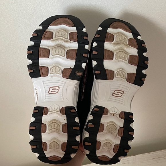 Skechers Black and White Athletic Shoes wide fit - Picture 7 of 7